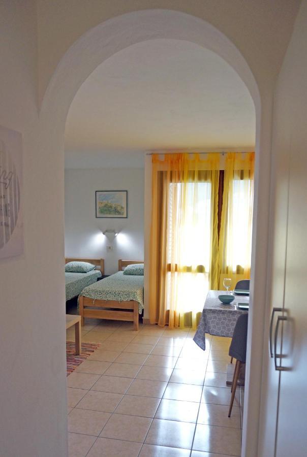 Apartment Michelle - Intermezzo With Sea View