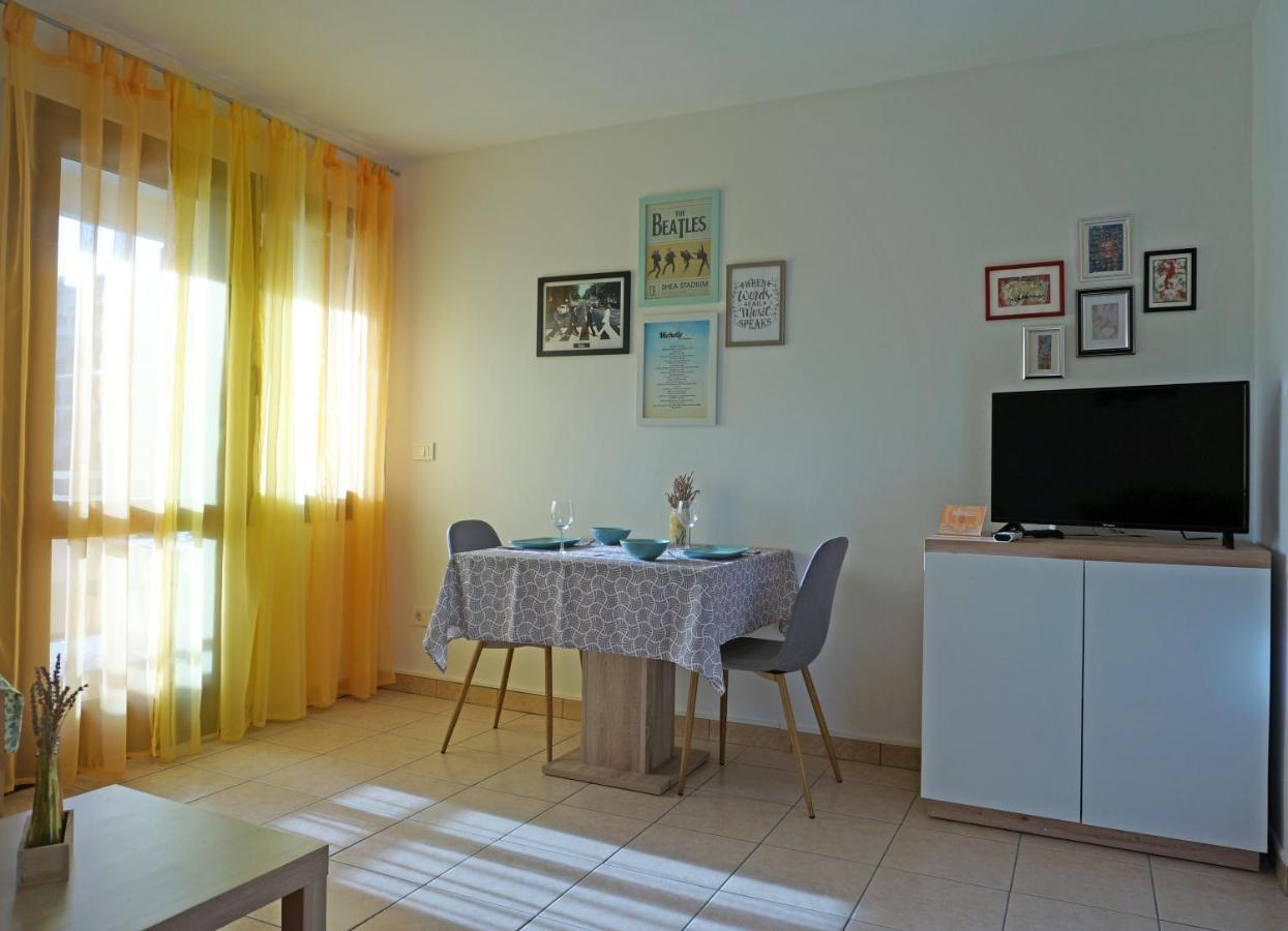 Apartment Michelle - Intermezzo With Sea View *