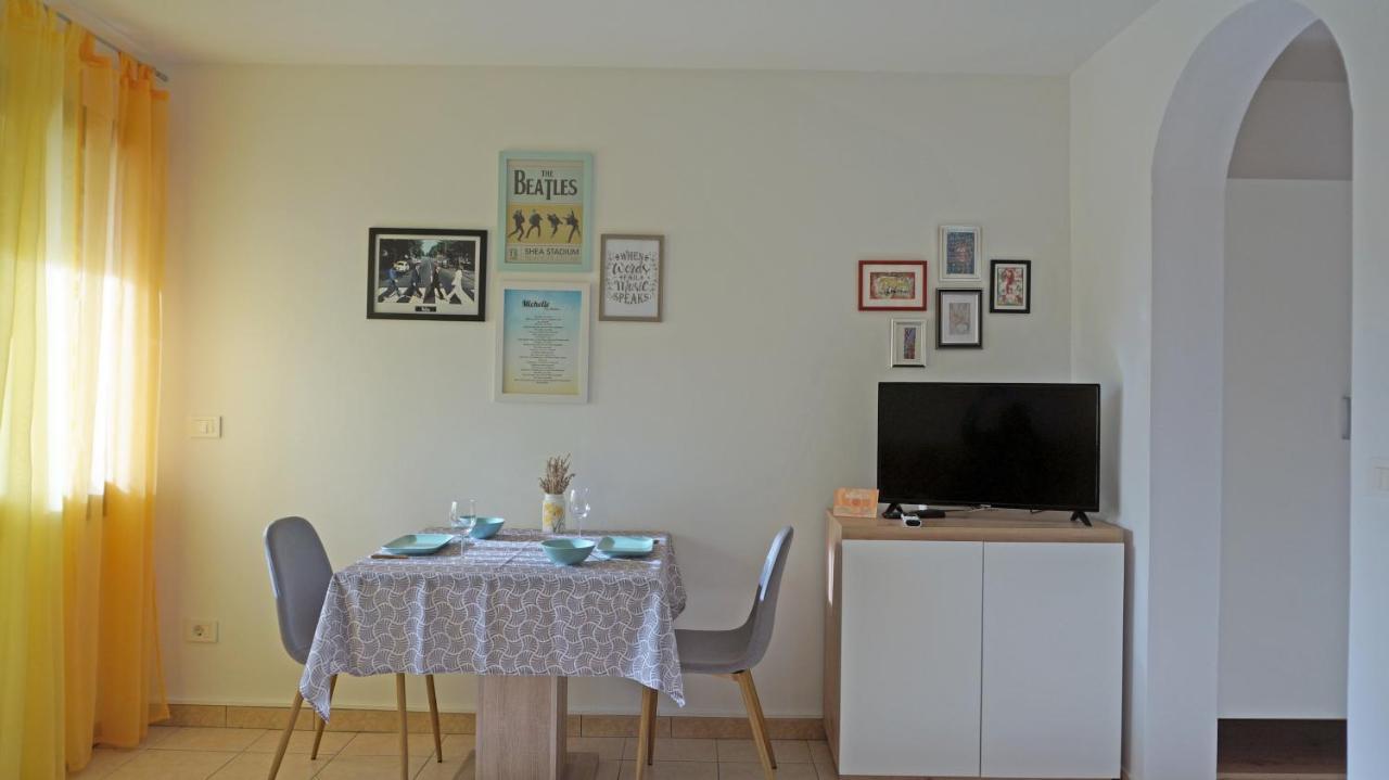 Apartment Michelle - Intermezzo With Sea View *